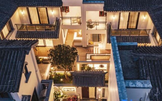 Yansheng Jingyue Designer Hot Spring B & B
