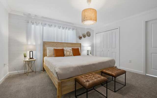 Modern townhome with private pool near Disney