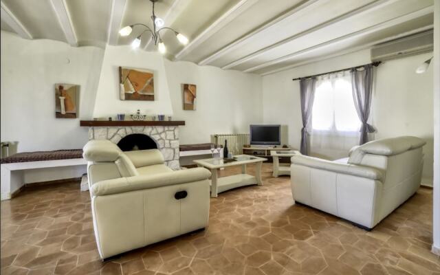 Villa - 3 Bedrooms with Pool and WiFi - 107478