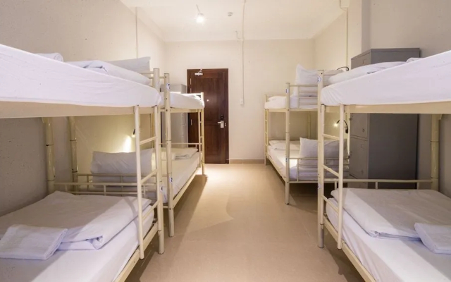 Backhome Hotel - Hostel