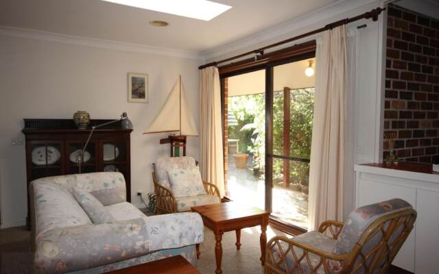 Rosella Retreat