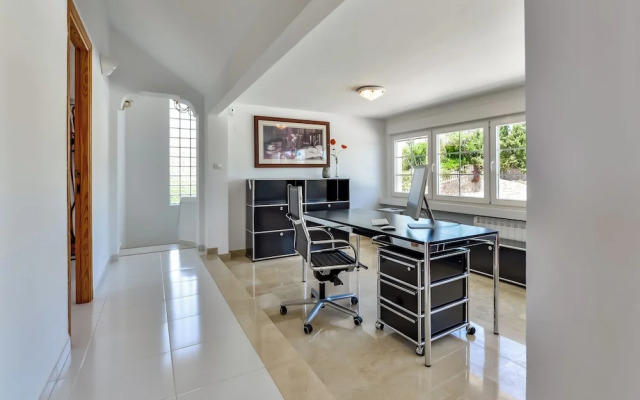 4bed Villa Sleeps 8- Pool, Garden, Bbq, Near Beach