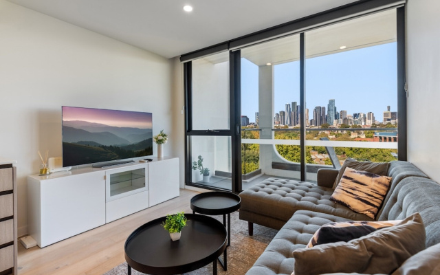 City Views & Inner-north Cool at Your Door – Balcony – Melbourne