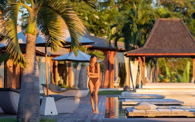Palatial Wooden Villa, 4br, Lovina