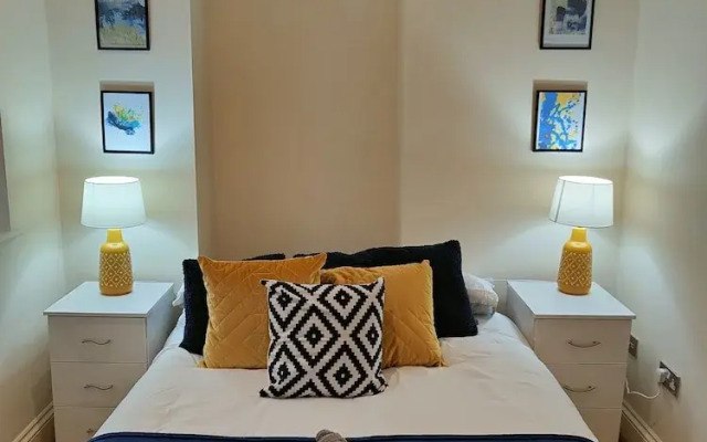 Newhall Street Apartment