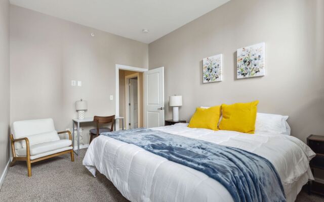 Modern Downtown Apartment