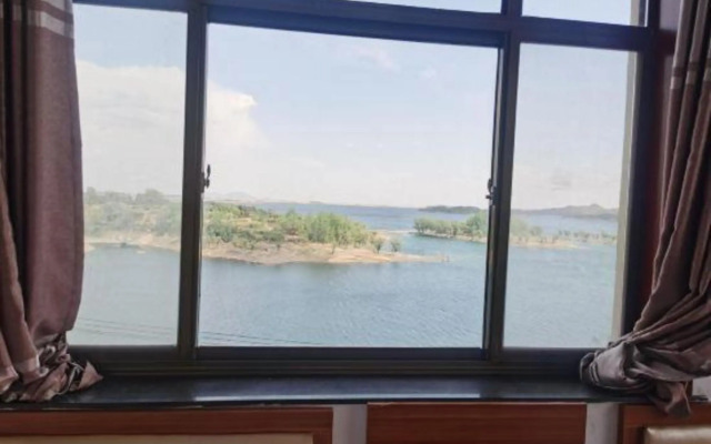Xibaipo Jinbo Lake Guest House