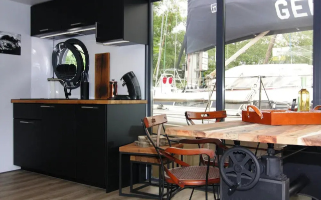 Houseboat Leni, Flensburg