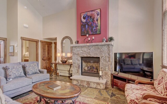 2br 2ba Winter  Walk To Historic Downtown + Gondola 2 Bedroom Townhouse by RedAwning