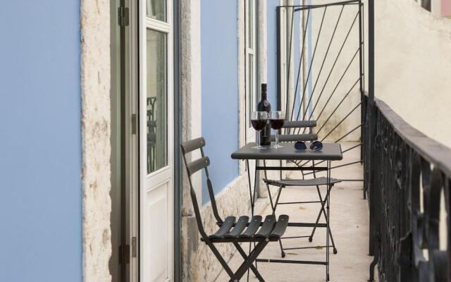 ALTIDO Elegant 3BR Apt w/terrace in Baixa, 3mins to Lisbon Cathedral