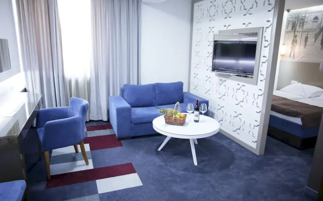 Serviced Apartment- Free Parking - Breakfast bar