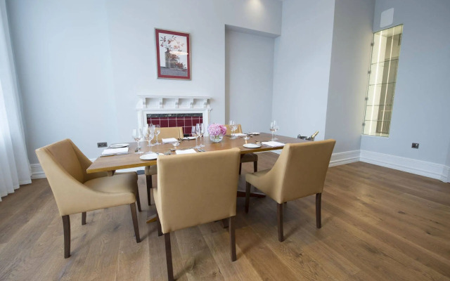 Yarrow Hotel