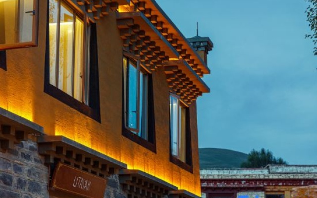 Litang Waiting for the Wind to Vacation (Letong Ancient Town Qianhu  Village Store) – Exterior – Litang