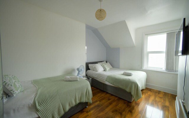 The Bells HOT TUB on Private Terrace Apartments