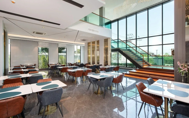 Crystal Srivaree Suvarnabhumi Hotel