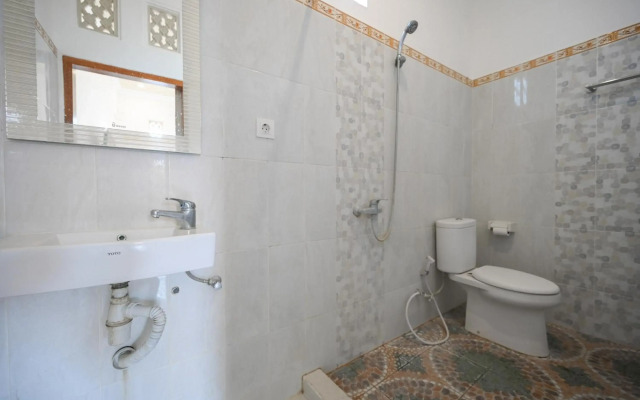 OYO 4003 Ceria Guesthouse SeminyakNearSeminyak Beach