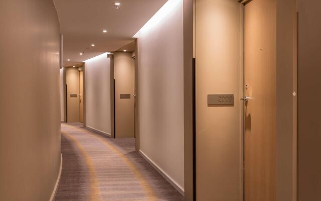 Hyatt Regency Paris Etoile Hotel