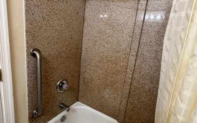 Whispering Pines by Hotel O Whitestone VA