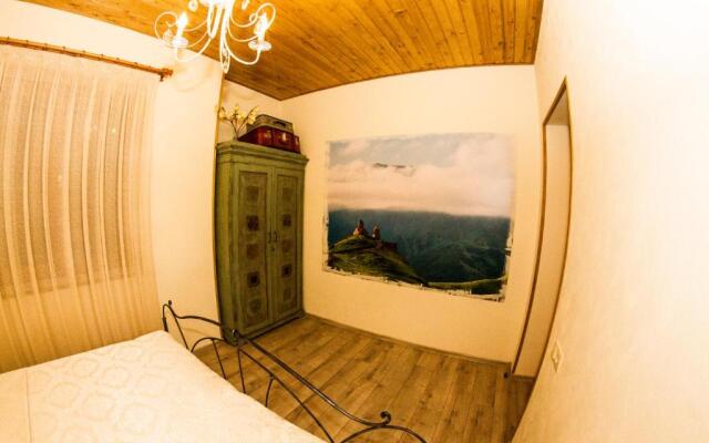 Vintage Art Rooms