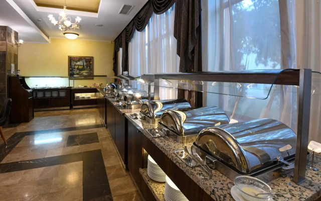 Hotel Saturn