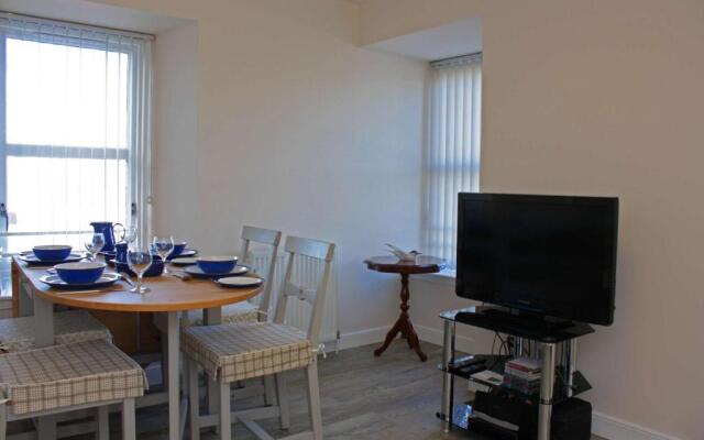 Apartment 8, The Granary