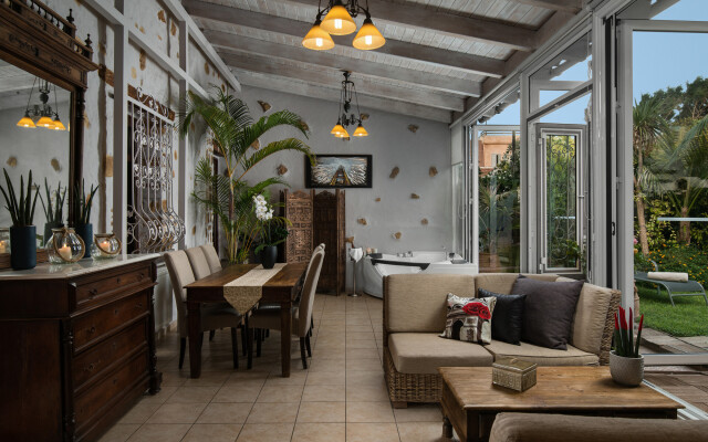 Villa Splantzia-heated Pool-garden-2 min Chania Port