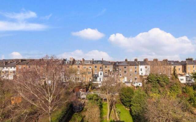 2 Bedroom Flat In North London