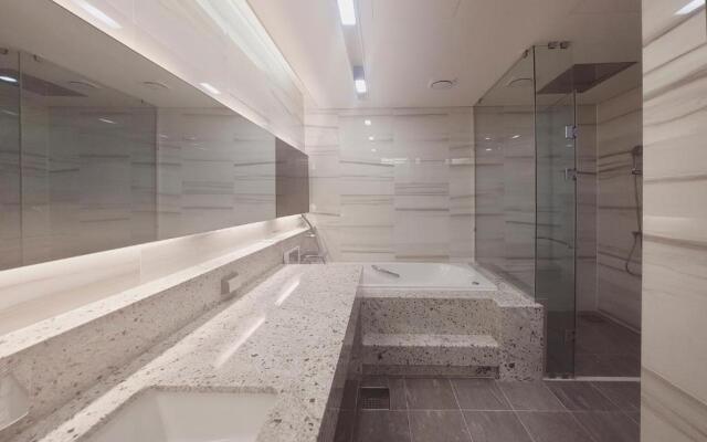 LCT Residence Y Collection