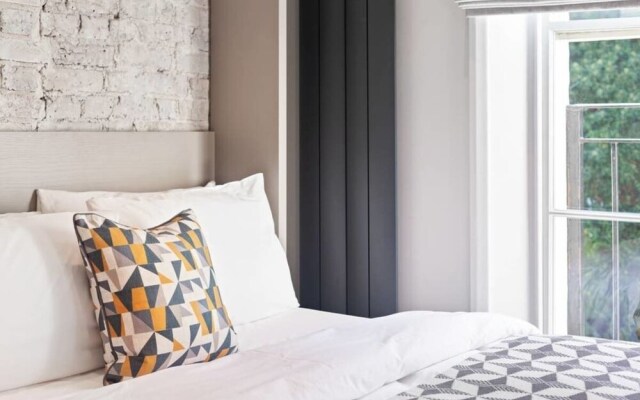 Intimate Studio W/king-size Bed in Camden Town