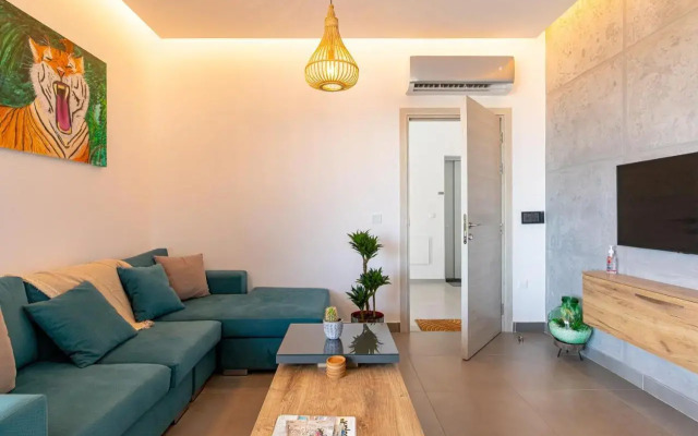 Eagles Nest- 2BR stylish, free park, Netflix