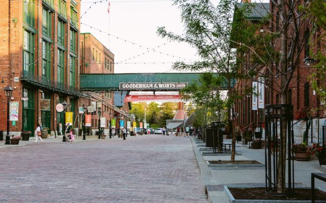 Yorkville Plaza by QuickStay