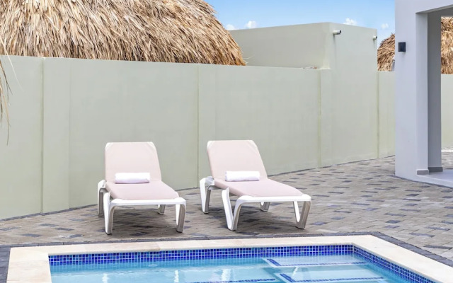 Villa Paradise with pool at mambo beach