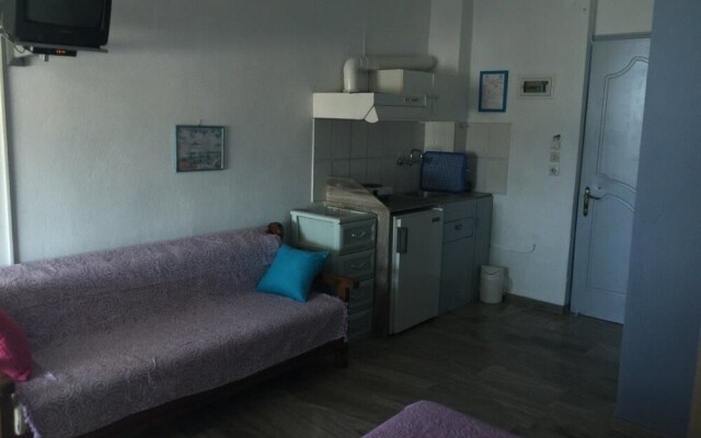 Alexandros Apartments