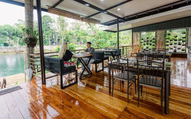 LOBOC RIVERSIDE INN and RESTAURANT
