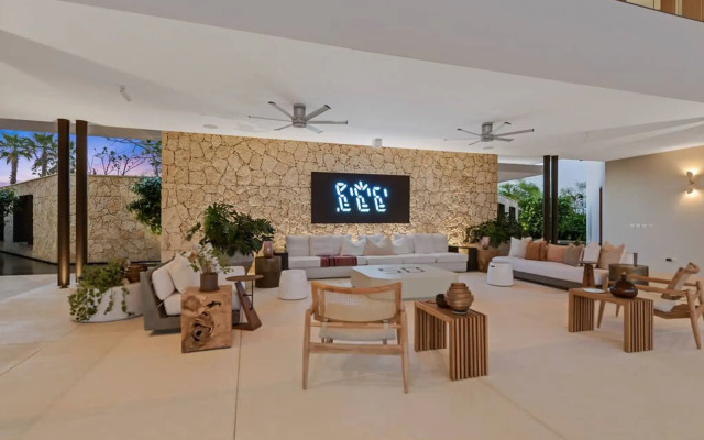Modern 7BR Villa w Stunning Views of Golf Course