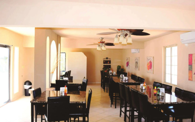 Laos Mar Hotel & Suites