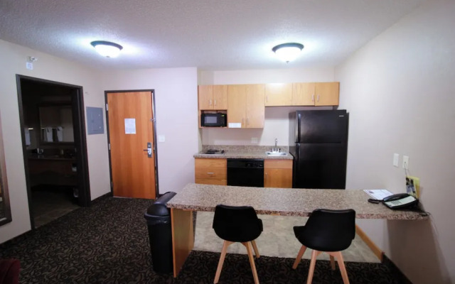 Canby Inn And Suites