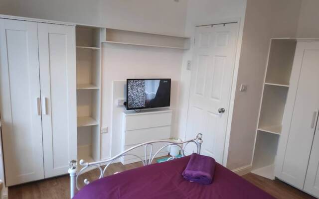 Dbl Rooms, Ensuite available, WiFi & Netflix Bham