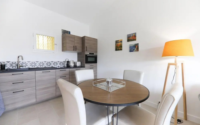 Air-conditioned Apartment Near Beach