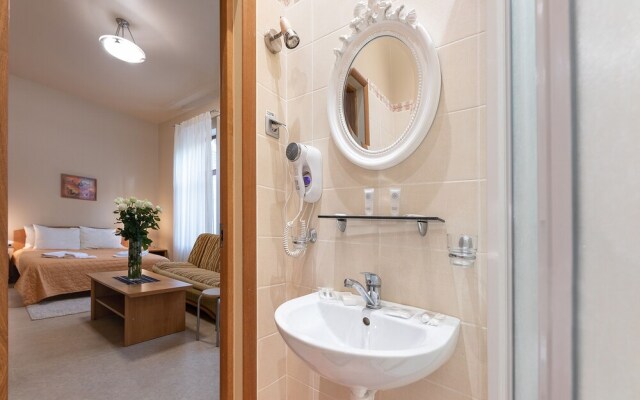 Апартаменты и отель Valensija