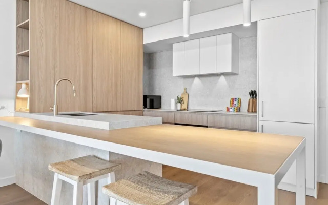 Stylish 2-bed Unit With Views & Rooftop Access