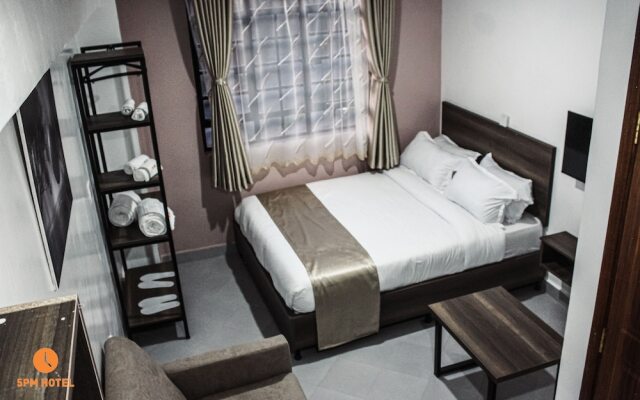 5 PM Hotel