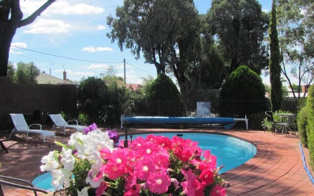 Bristol Hill Motor Inn