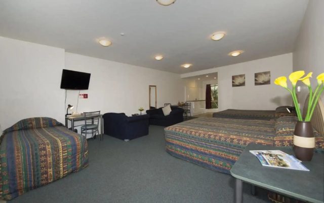 Lake Point Motel – Guest Rooms – Hamilton