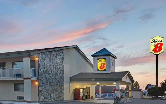 Super 8 Motel - Shelby