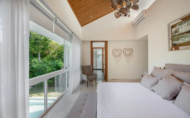 Modern Luxury 6 BR Tropical Retreat With Pool