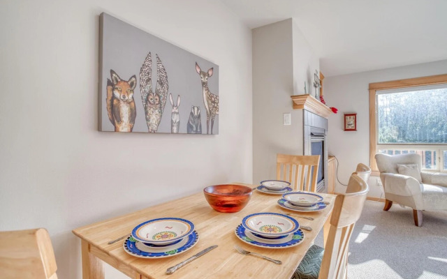 Moon Over Manzanita (MCA 1549)