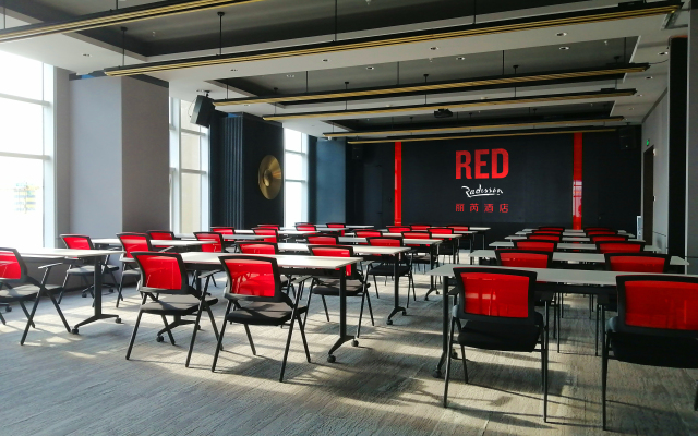 Radisson Red Zhuhai Gongbei Port