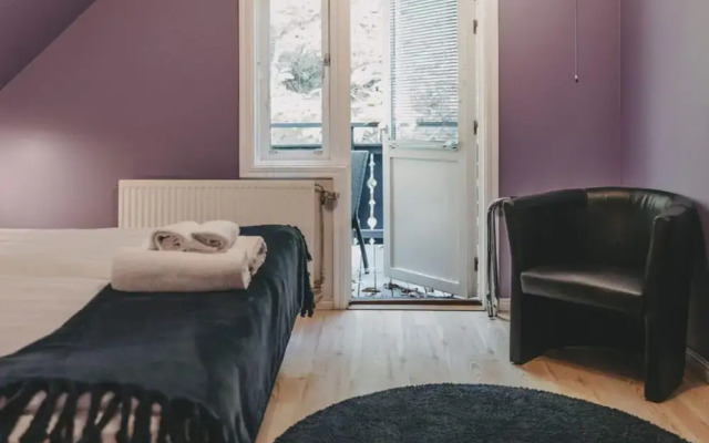 Snug Hotel Room With Free Breakfast