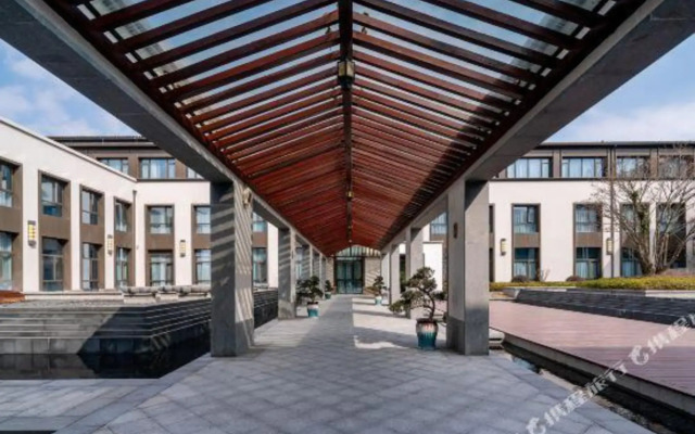 Yooler Resort Hotel